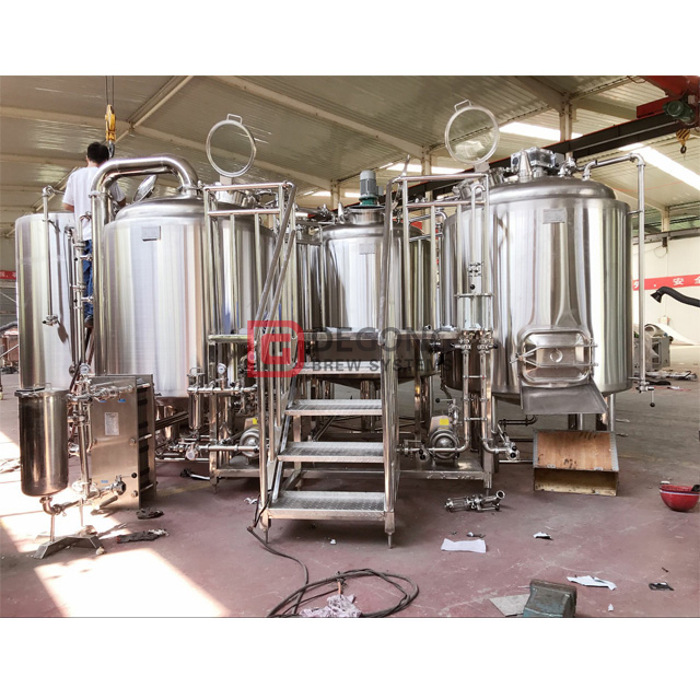 K dispozici je pivovarnický systém s 10palcovým systémem s možností úpravy piva z nerezové oceli